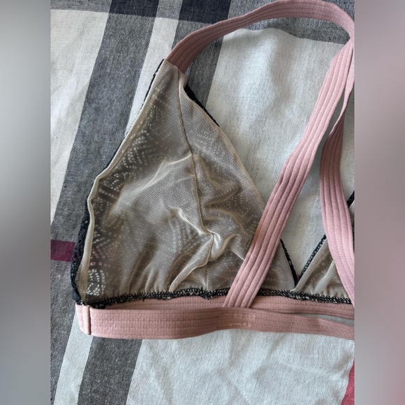 Elegant Black and Pink Lace Bralette - Picture 4 of 5